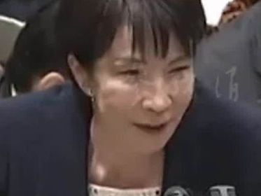 高市早苗扯眼皮诉苦称每天睡2小时