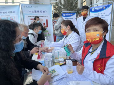 专家呼吁像量血压测血糖一样查肺功能